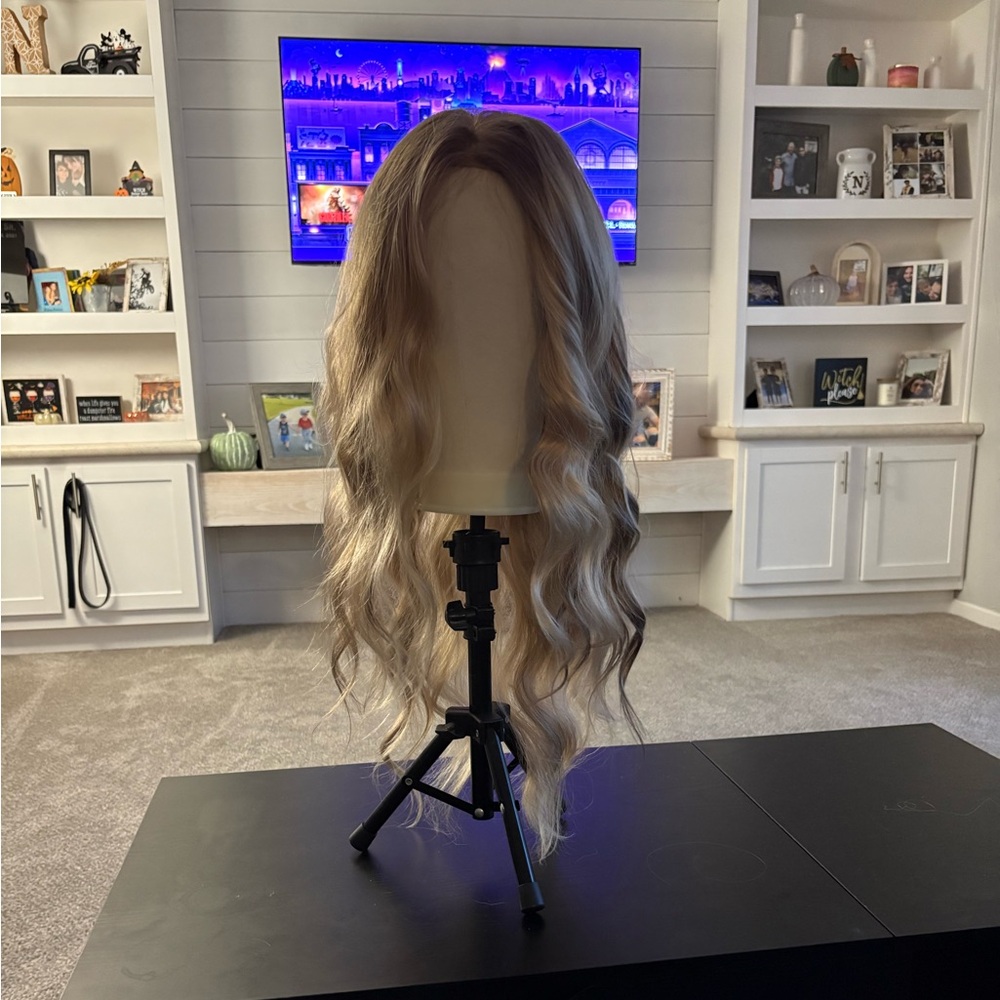 Chelsey smith crowns petite long free parting blonde wig